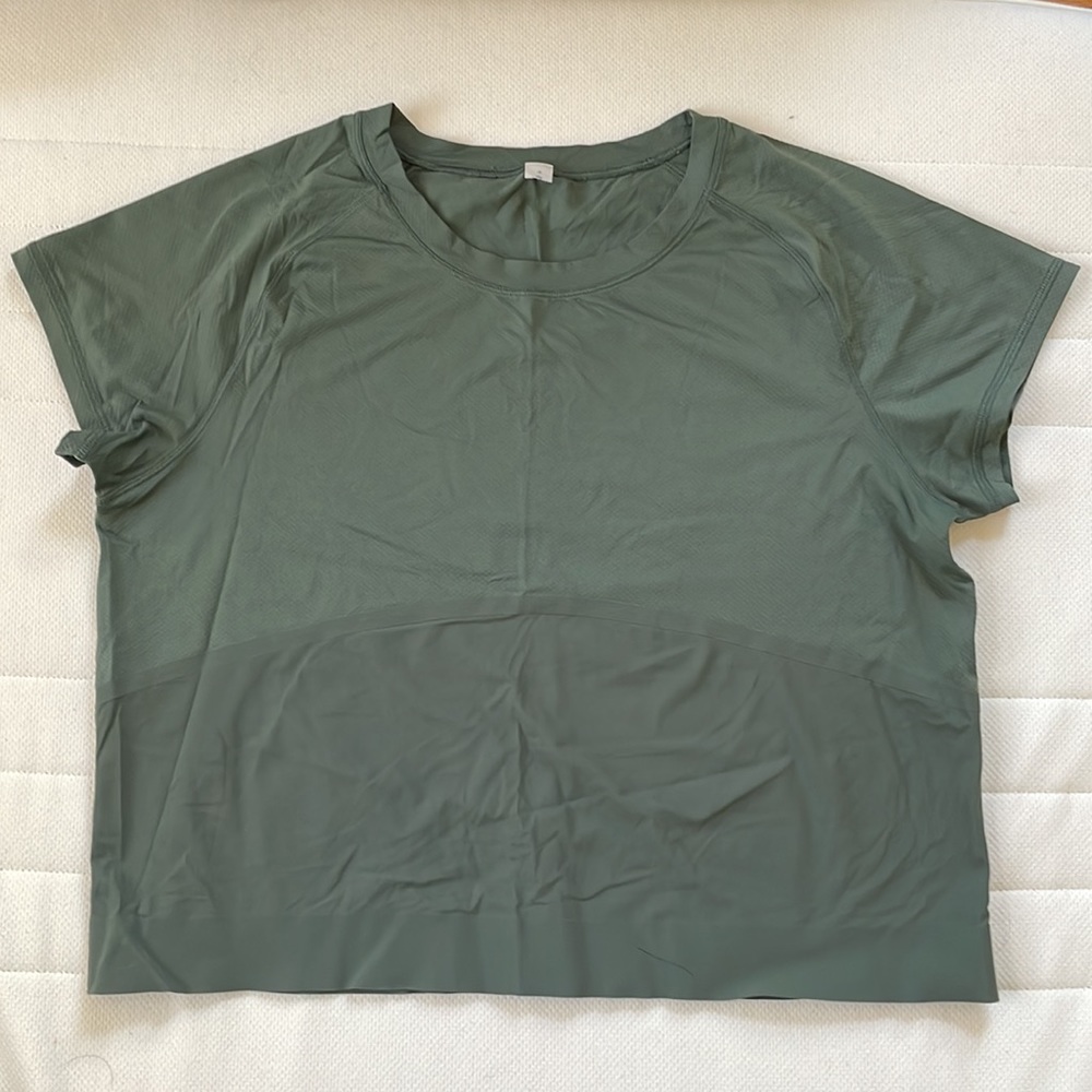 Lululemon Final Lap Workout tee